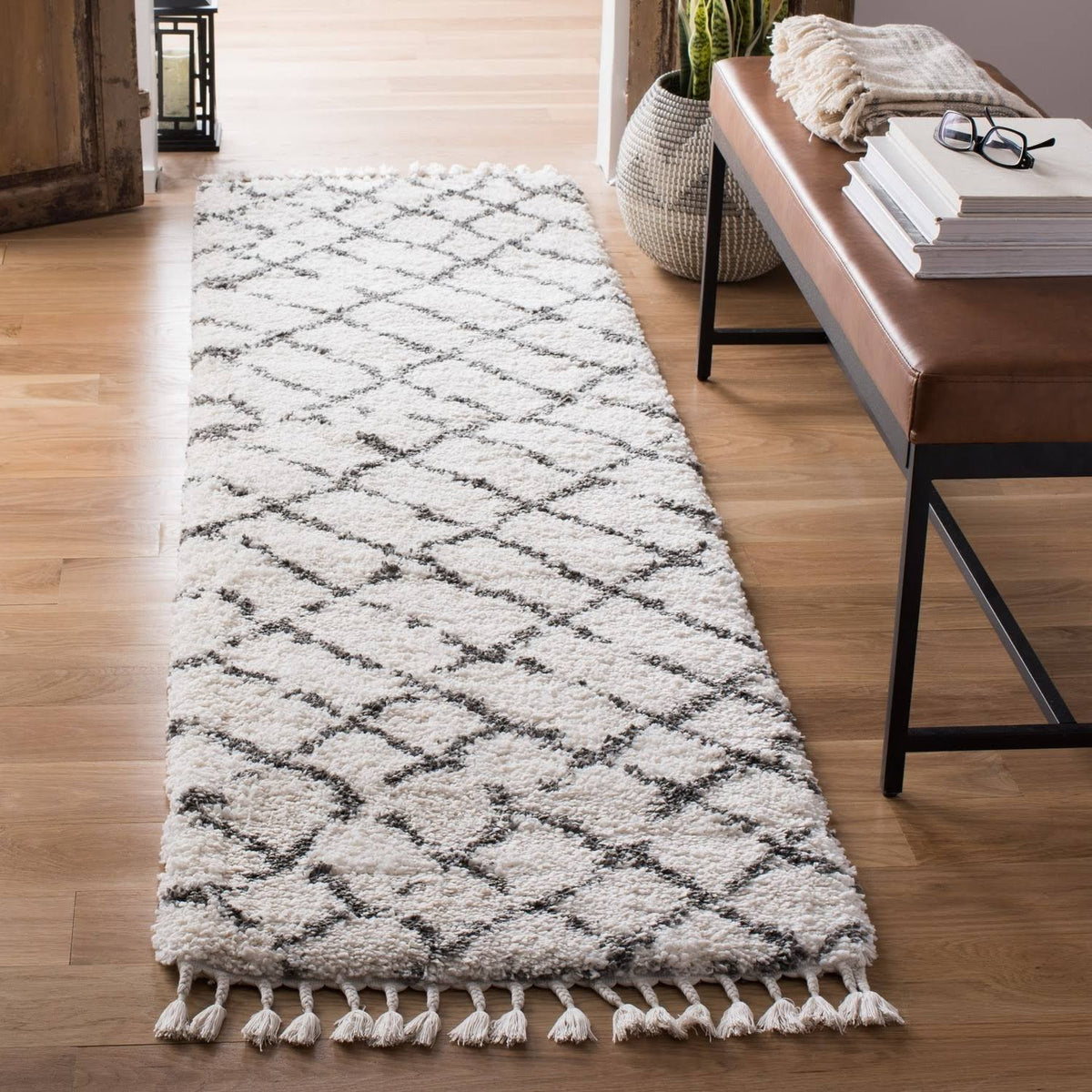 Moroccan Fringe Shag Ivory / Grey Rug J675571