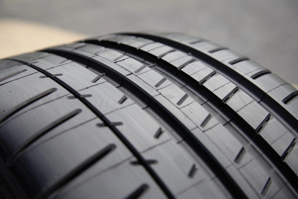 225/45ZR18 95Y XL Passenger Tire Z9860