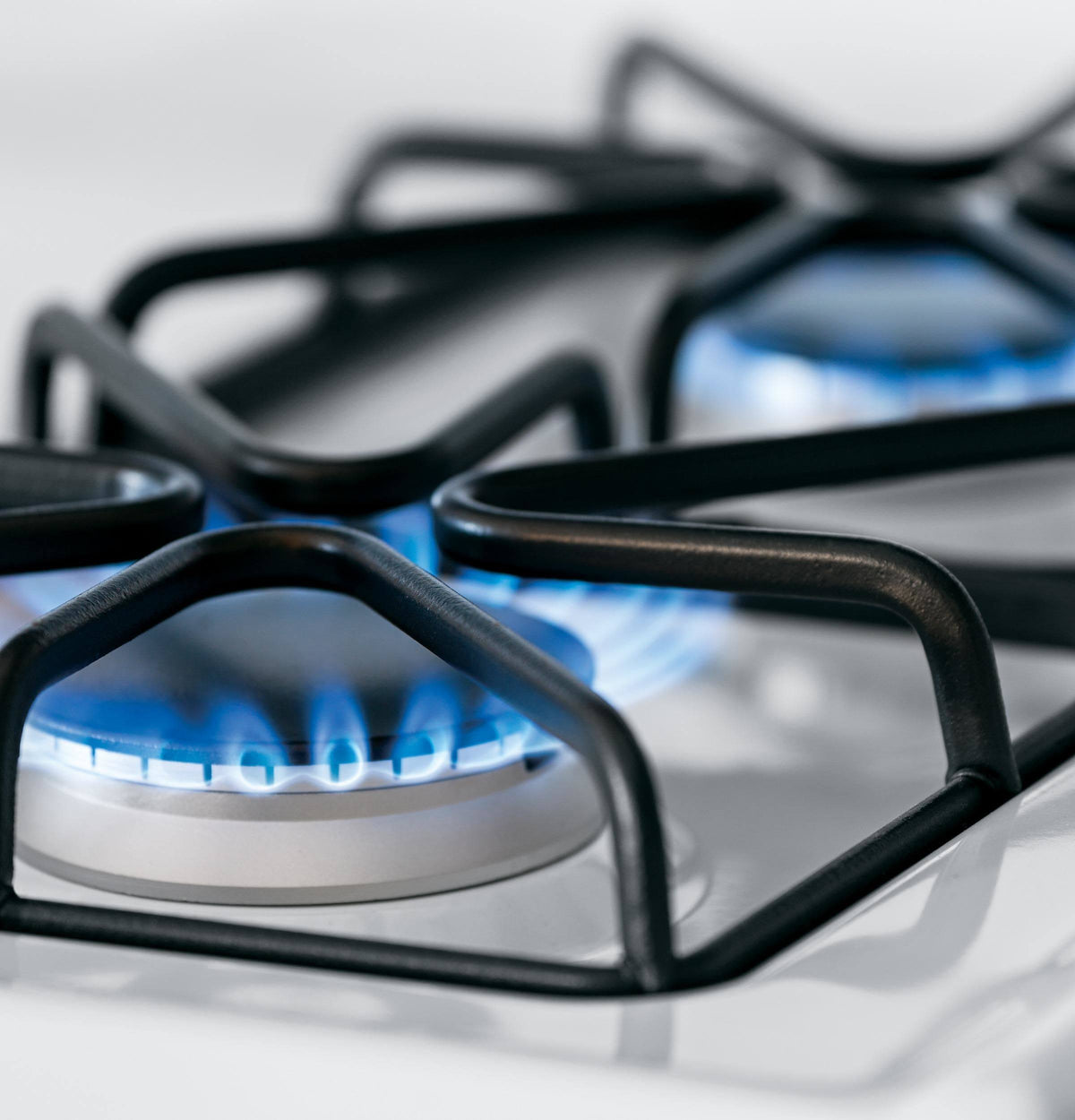 White Freestanding Gas Range with Broiler Drawer Y9869
