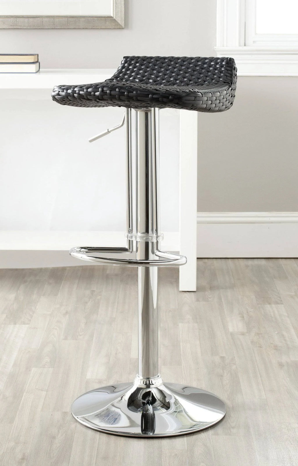 Black Swivel Bar Stool W762