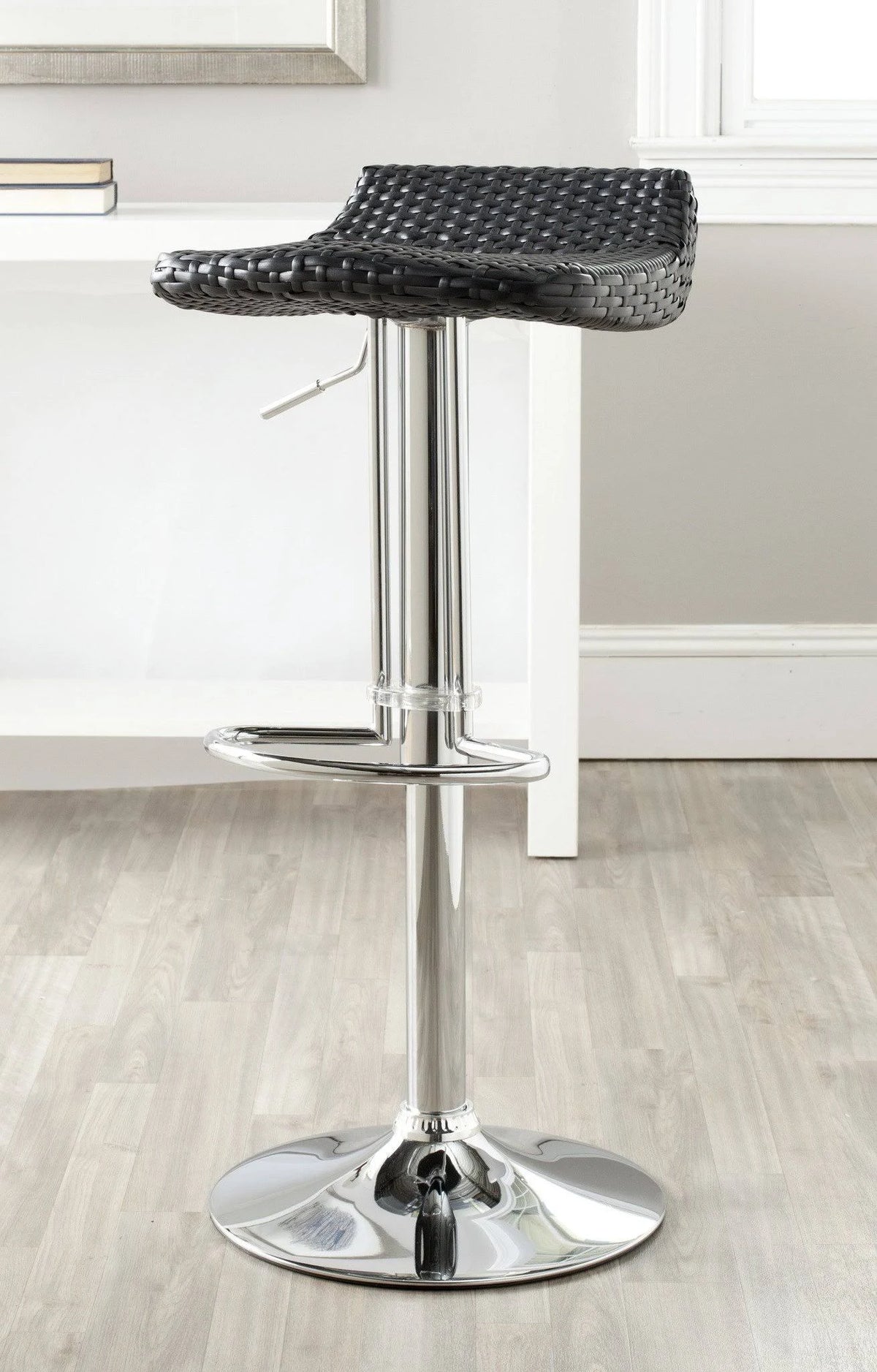 Black Swivel Bar Stool W762