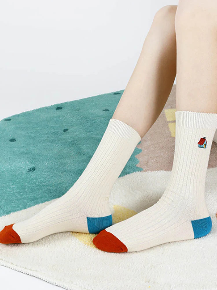 Embroidered Letter Socks B717023