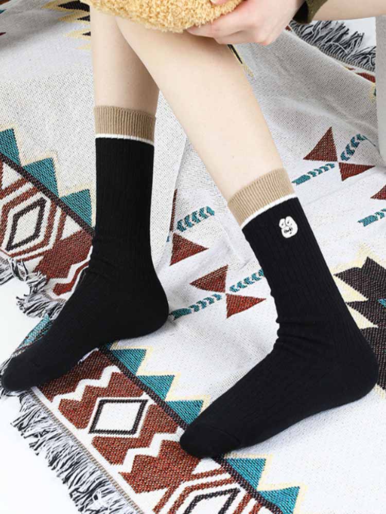 Embroidered Letter Socks B717023