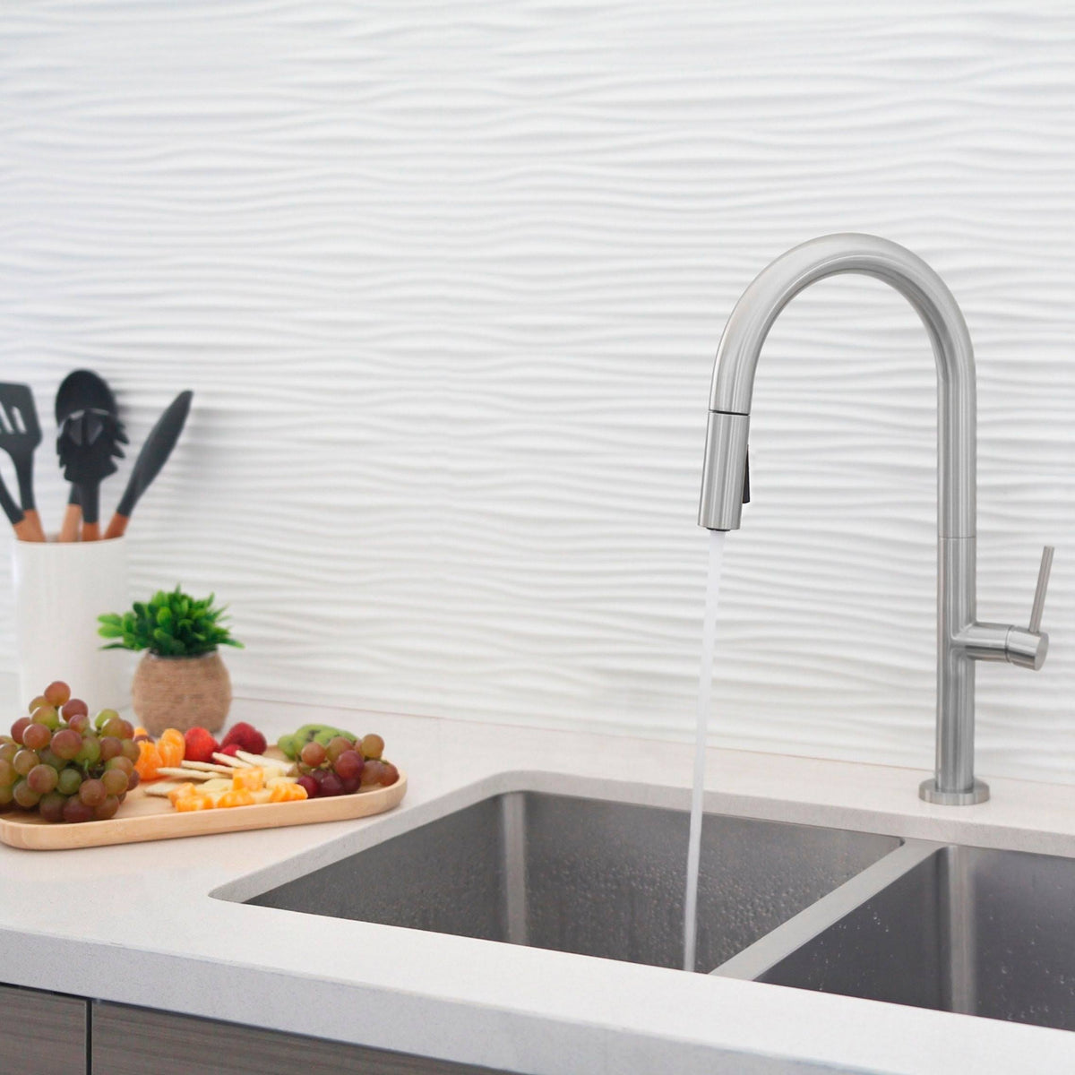 Brushed Nickel Pull Down Single Handle Kitchen Faucet L359885