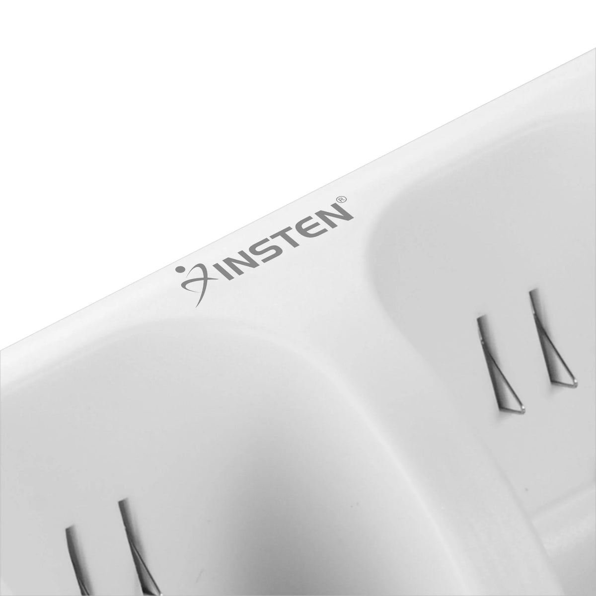 White Quad Remote Controller Charger Dock Station with 4x Rechargeable Battery Pack O161881
