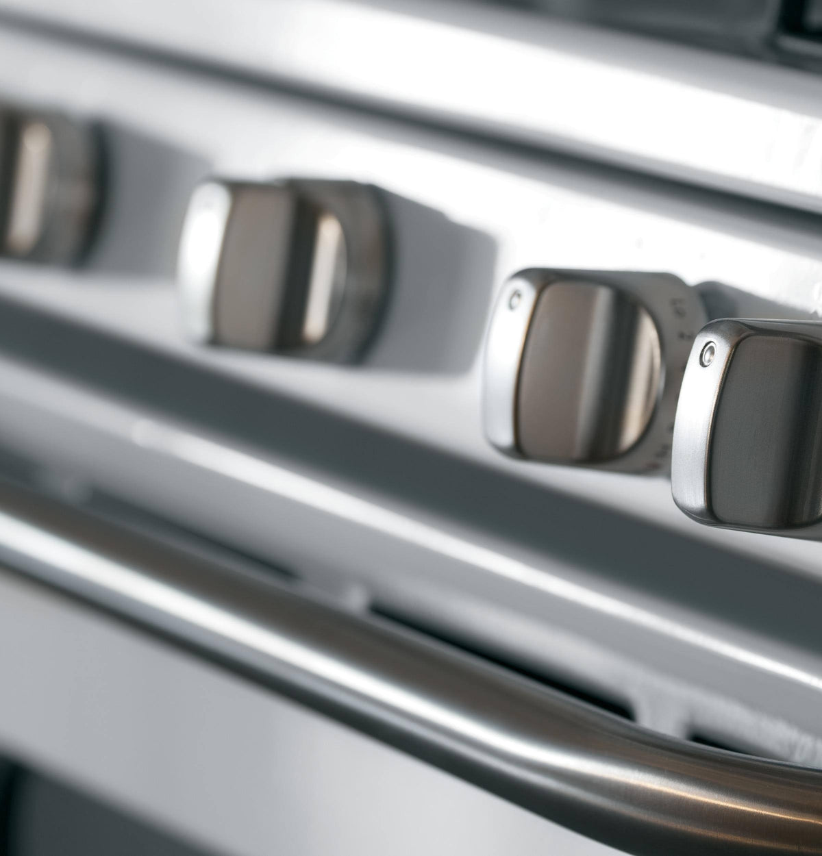 White Freestanding Gas Range with Broiler Drawer Y9869