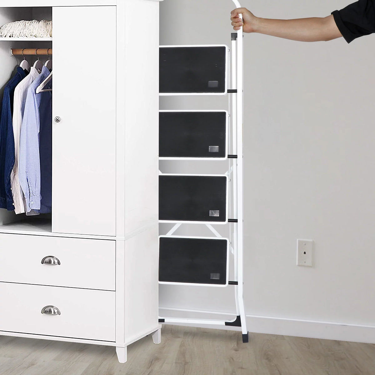 4 Step Ladder with Handgrip and Wide Platform Steps W35568